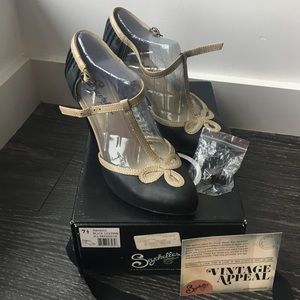 SEYCHELLES Black Leather T-Strap Pumps 7.5